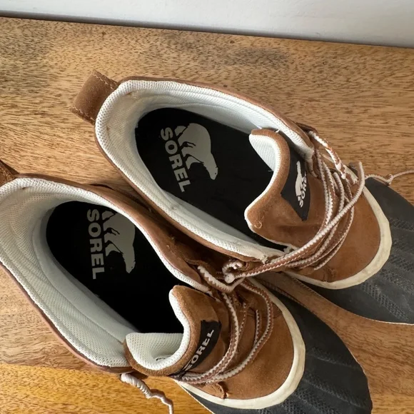 Sorel out n' about size 11 Tan Leather and black boots, Winter rain boots, water - Picture 6 of 8